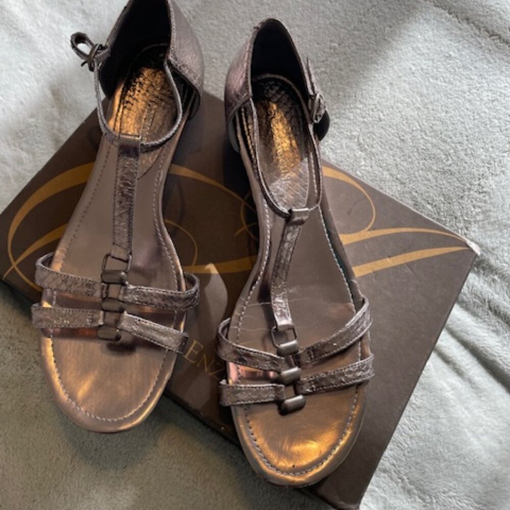 Enzo Angiolini Nyler Women PLATIUM Snakeskin Leather Gladiator Sandals 8M